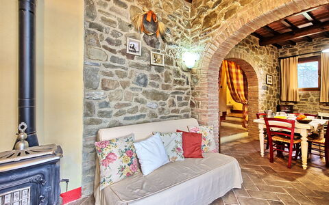 Podere Orietta: Proprietà, Camera, Costruzione, Mobilia, Parete, Interior Design, Brick, Camera Da Letto, Casa, Immobiliare