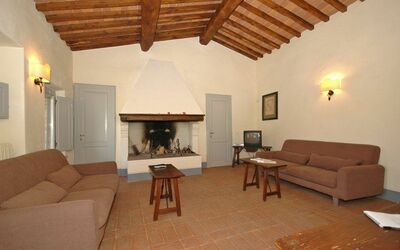 Brunello 3: Proprietà, Camera, Costruzione, Mobilia, Soggiorno, Casa, Soffitto, Pavimento, Interior Design, Immobiliare