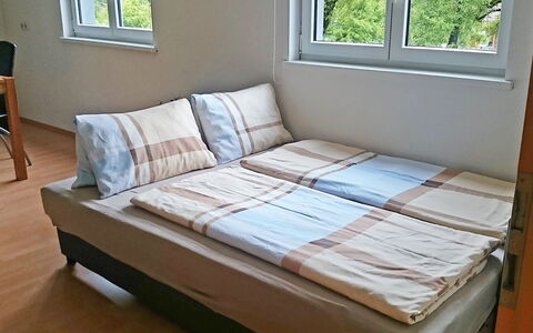 Corinna: Mobilia, Letto, Camera, Telaio Del Letto, Proprietà, Materasso, Camera Da Letto, Divano, Pavimento, Divano Letto
