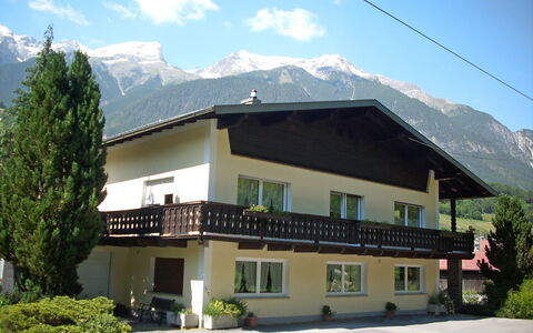 Kaufmann: Pianta, Cielo, Nube, Montagna, Costruzione, Proprietà, Finestra, Albero, Casa, Shade