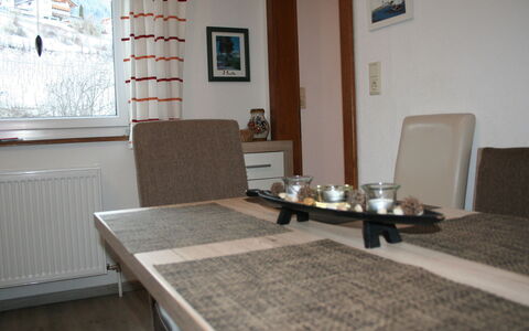 Kaufmann: Mobilia, Tavolo, Legna, Comfort, Costruzione, Cornice, Interior Design, Pavimento, Soggiorno