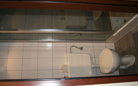 Kaufmann: Idraulico Fixture, Rubinetto, Bagno, Pavimentazione, Legna, Pavimento, Rettangolo, Idraulico, Gas, Tinte E Ombre