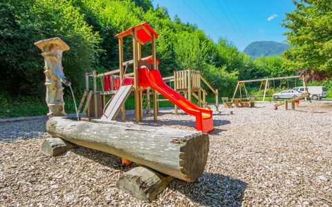 Kaufmann: Terreno Di Gioco, Spazio Pubblico, Attrezzatura Giochi All'Aperto, Insediamento Umano, Città, Campo Da Giuoco, Giocare, Albero, Ricreazione, Estate