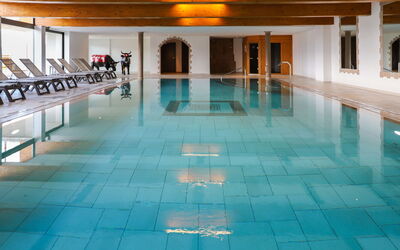 Nendaz 662: Acqua, Azzurro, Piscina, Aqua, Tempo Libero, Costruzione, Materiale Composito, Ricreazione, Simmetria, Pavimentazione