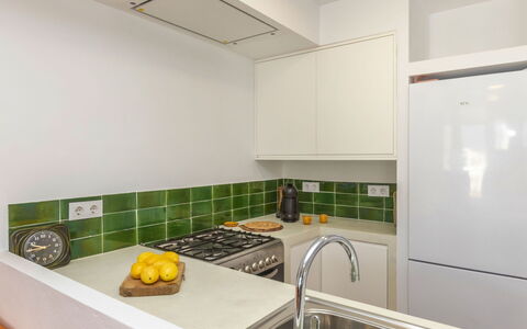 La Carbonera: Cucina, Elettrodomestico Da Cucina, Controsoffitto, Interior Design, Apparecchio Major, Parete, Cucina Stufa, Pavimentazione, Soffitto, Stufa A Gas