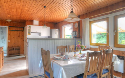 Rosenhütte: Tavolo, Mobilia, Finestra, Legna, Sedia, Cabinetry, Architettura, Interior Design, Cucina, Color Legno