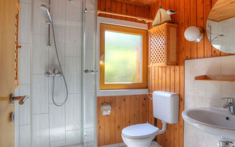 Rosenhütte: Proprietà, Idraulico Fixture, Finestra, Bagno, Blu, Lavello, Costruzione, Soffione Doccia, Doccia, Interior Design