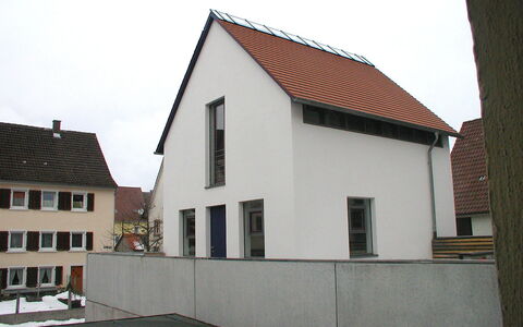 Albergo Centro: Cielo, Costruzione, Finestra, Casa, Materiale Composito, Villetta, Zona Residenziale, Pianta, Facciata