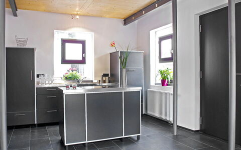 Albergo Centro: Camera, Pavimento, Proprietà, Interior Design, Mobilia, Soffitto, Costruzione, Piastrella, Controsoffitto, Cucina