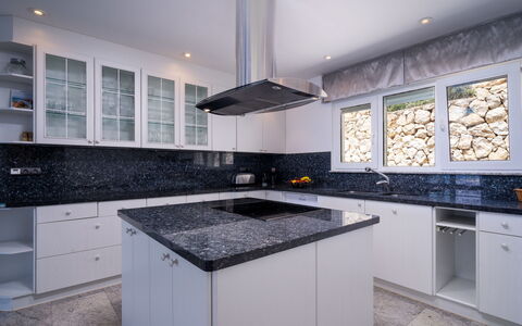 Finca Edel: Cabinetry, Controsoffitto, Cucina Stufa, Cucina, Interior Design, Elettrodomestico Da Cucina, Piano Cottura, Stufa, Legna, Costruzione