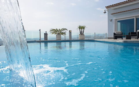 Finca Edel: Piscina, Acqua, Blu, Cielo, Proprietà, Vacanza, Azzurro, Tempo Libero, Costruzione, Divertimento
