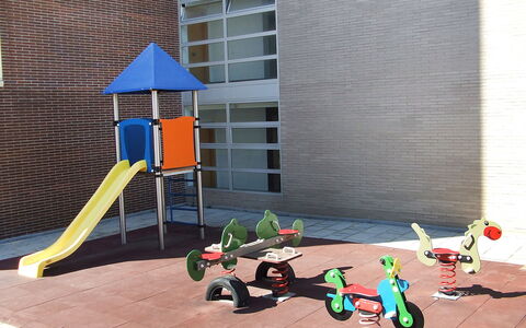 Salou 441: Ruota, Costruzione, Shade, Mobili Da Esterno, Legna, Urban Design, Erba, Pavimentazione, Pavimento