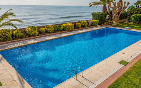 Blaumar: Acqua, Pianta, Cielo, Proprietà, Piscina, Rettangolo, Azzurro, Natura, Blu, Albero