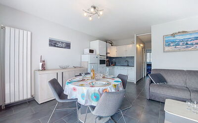 Les Marinas de la Plage i 230.3: Mobilia, Pavimentazione, Pavimento, Appartamento, Soffitto, Sedia, Cucina & Sala Da Pranzo Tavolo, Soggiorno, Tavolino Da Caffè