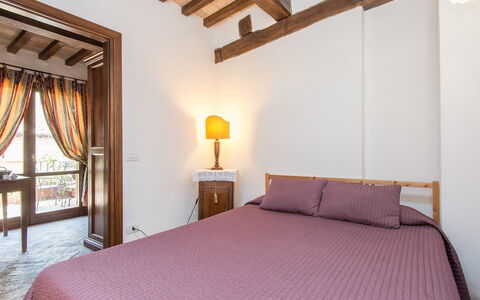 Charming Terrace: Camera Da Letto, Letto, Mobilia, Camera, Proprietà, Lenzuolo, Telaio Del Letto, Interior Design, Materasso, Soffitto
