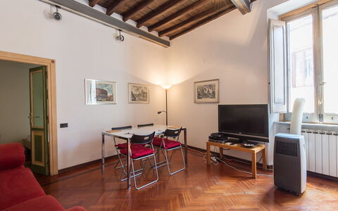 Navona: Costruzione, Camera, Proprietà, Pavimento, Pavimento In Legno, Mobilia, Soffitto, Interior Design, Pavimento Laminato, Latifoglie