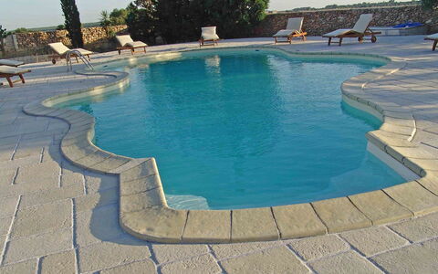 Tenuta Nucci: Piscina, Proprietà, Azzurro, Acqua, Flagstone, Vacanza, Tempo Libero, Roccia, Turismo