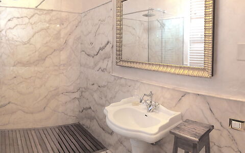 Tenuta Nucci: Bagno, Proprietà, Camera, Piastrella, Parete, Interior Design, Lavandino Del Bagno, Idraulico Fixture, Architettura, Pavimento