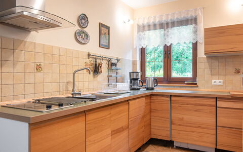 Borowikowa: Cucina, Elettrodomestico Da Cucina, Cabinetry, Controsoffitto, Legna, Apparecchio Major, Interior Design, Pavimentazione, Lavandino Della Cucina, Elettrodomestico