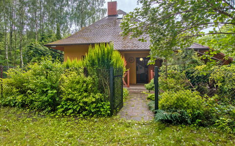 Borowikowa: Arbusto, Villetta, Tetto, Casa, Giardino, Groundcover, Agriturismo, Backyard, Edifici Giardino, Landscaping