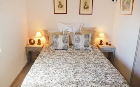 Domaine des Vignes: Camera Da Letto, Letto, Camera, Mobilia, Proprietà, Lenzuolo, Bedding, Telaio Del Letto, Interior Design, Pavimento