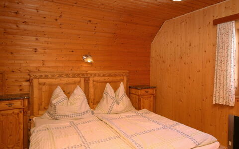 Kopphütte: Camera Da Letto, Camera, Letto, Mobilia, Proprietà, Bedding, Soffitto, Lenzuolo, Materasso, Telaio Del Letto