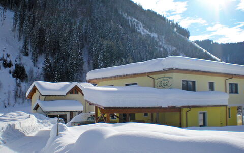 Rosi: Cielo, Neve, Montagna, Costruzione, Nube, Finestra, Pendenza, Albero, Casa, Congelamento