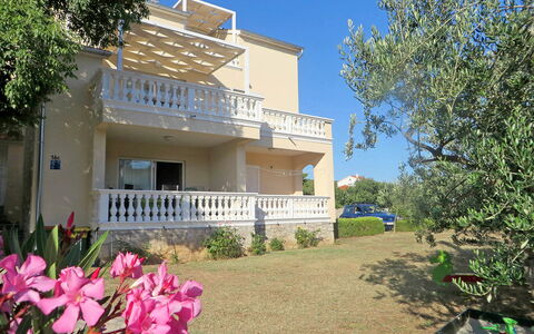 Vodice Tribunj 104: Proprietà, Casa, Casa, Costruzione, Immobiliare, Villa, Villetta, Zona Residenziale, Architettura, Estate