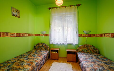 Verde: Costruzione, Proprietà, Mobilia, Verde, Comfort, Legna, Tessile, Interior Design, Illuminazione