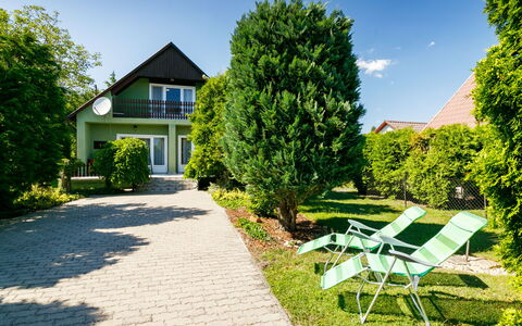 Verde: Pianta, Cielo, Costruzione, Verde, Albero, Nube, Paesaggio Naturale, Shade, Sedia, Lotto