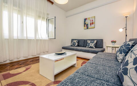 Ankica: Mobilia, Proprietà, Cornice, Comfort, Finestra, Divano, Tavolo, Televisione, Legna, Interior Design