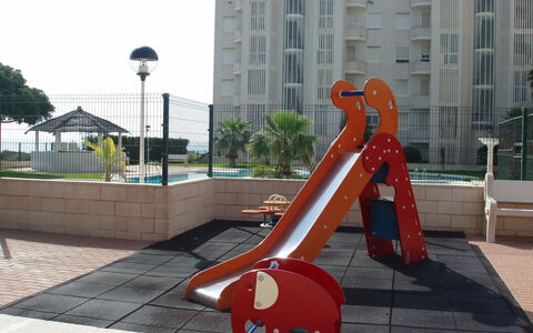 Cabo Mar: Costruzione, Pianta, Cielo, Albero, Street Luce, Arte, Urban Design, Città, Tempo Libero, Manto Stradale