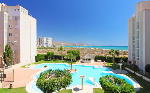 Cabo Mar: Pianta, Acqua, Cielo, Costruzione, Azzurro, Piscina, Urban Design, Corpo D'Acqua, Albero, Condominio