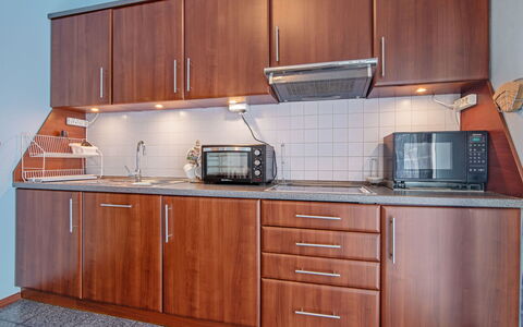 Głęboczek 21: Cucina, Apparecchio Major, Legna, Cabinetry, Controsoffitto, Pavimentazione, Elettrodomestico Da Cucina, Lavandino Della Cucina, Interior Design, Lavello