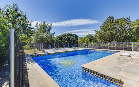 Cassou: Acqua, Cielo, Risorse Idriche, Pianta, Piscina, Nube, Albero, Azzurro, Shade, Costruzione