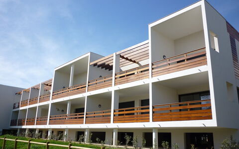 Saint Cyprien 815: Cielo, Costruzione, Pianta, Shade, Urban Design, Facciata, Finestra, Nube, Edificio Commerciale, Uso Misto