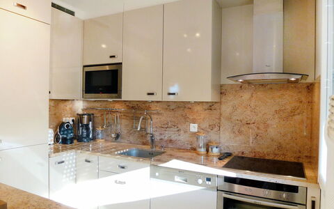 Elisa: Marrone, Rubinetto, Cabinetry, Controsoffitto, Idraulico Fixture, Lavello, Lavandino Della Cucina, Proprietà, Costruzione, Cucina