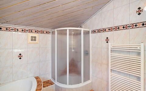 Moderegg: Idraulico Fixture, Soffione Doccia, Vasca Da Bagno, Doccia, Bagno, Legna, Interior Design, Pavimento, Pavimentazione