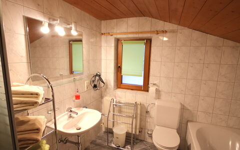 Krismer: Idraulico Fixture, Pavimentazione, Pavimento, Lavandino Del Bagno, Interior Design, Lavello, Legna, Bagno, Rubinetto, Idraulico