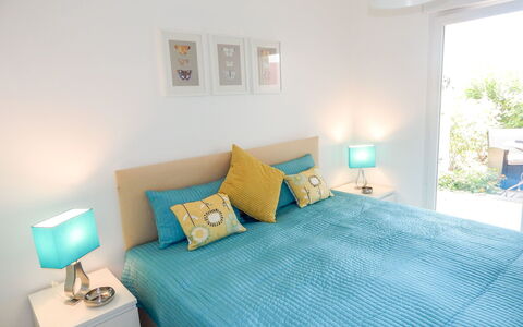 Cavalaire 350: Camera Da Letto, Camera, Letto, Mobilia, Proprietà, Lenzuolo, Bedding, Blu, Turchese, Interior Design