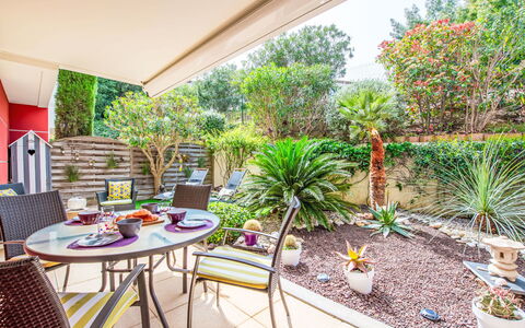 Cavalaire 350: Blu, Piscina, Ricorrere, Shade, Eco Hotel, Hotel, Tropici, Landscaping, Villa