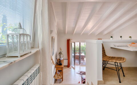 Petite Fleur: Camera, Proprietà, Soffitto, Interior Design, Costruzione, Mobilia, Pavimento, Casa, Parete, Architettura