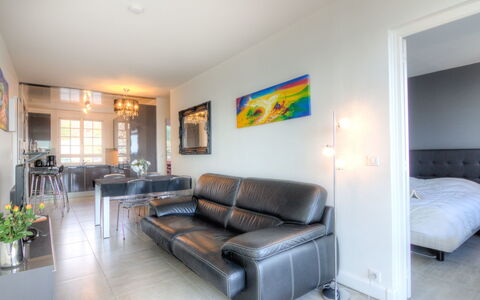 Deauville-Trouville 115: Mobilia, Cornice, Divano, Proprietà, Pianta, Vaso Di Fiori, Tavolo, Costruzione, Comfort, Pianta Della Casa