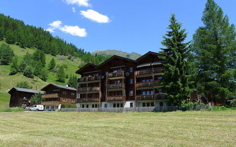 Diana: Proprietà, Paesaggio Naturale, Casa, Montagna, Casa, Albero, Costruzione, Cielo, Architettura, Catena Montuosa