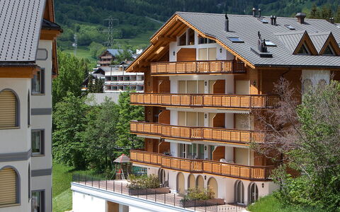 Leukerbad 450: Pianta, Costruzione, Finestra, Verde, Albero, Casa, Legna, Lotto, Urban Design, Biome