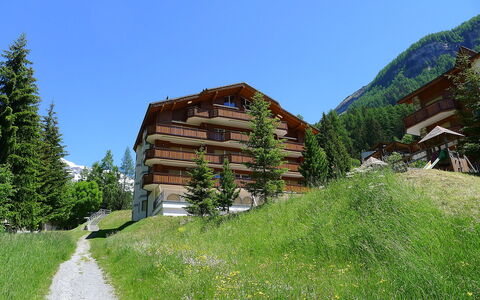 Leukerbad 450: Cielo, Pianta, Proprietà, Costruzione, Montagna, Albero, Paesaggio Naturale, Pendenza, Legna, Lotto