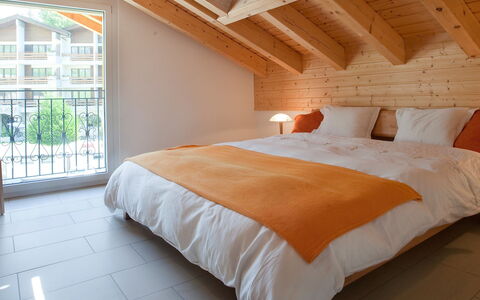 Leukerbad 450: Camera Da Letto, Letto, Camera, Mobilia, Proprietà, Lenzuolo, Bedding, Telaio Del Letto, Interior Design, Parete