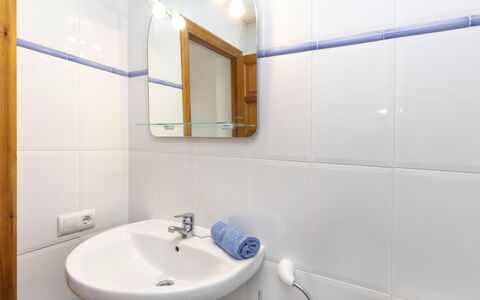Aguamarina: Specchio, Rubinetto, Lavandino Del Bagno, Idraulico Fixture, Lavello, Bagno, Viola, Interior Design, Costruzione, Architettura