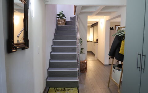 L'Avenir: Proprietà, Le Scale, Cornice, Costruzione, Legna, Pavimentazione, Interior Design, Pavimento, Sala, Porta
