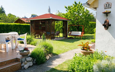 Pergola: Pianta, Cielo, Costruzione, Vaso Di Fiori, Shade, Lotto, Albero, Erba, Villetta, Paesaggio